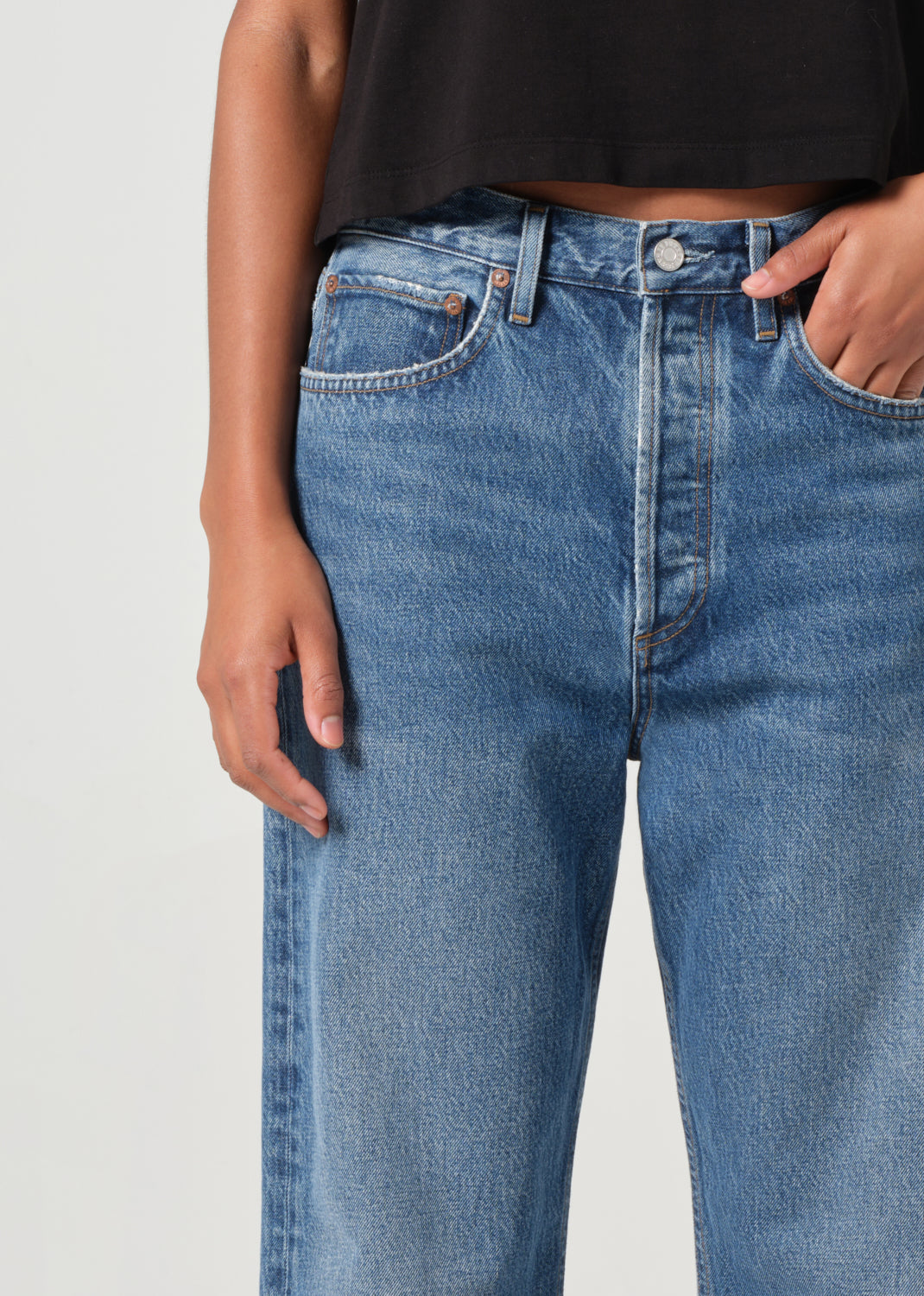 90S Jean Mid Rise Loose Fit in Essence close up