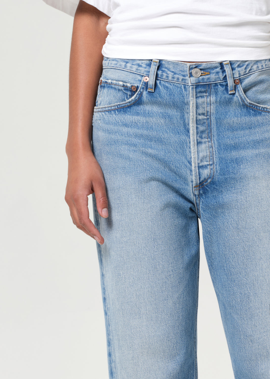 90s Crop Mid Rise Straight in Vault Close Up