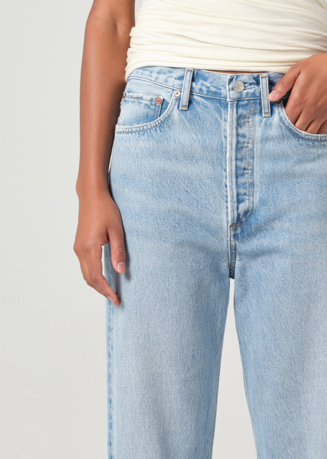 90'S Crop Mid Rise Straight in Force Close Up