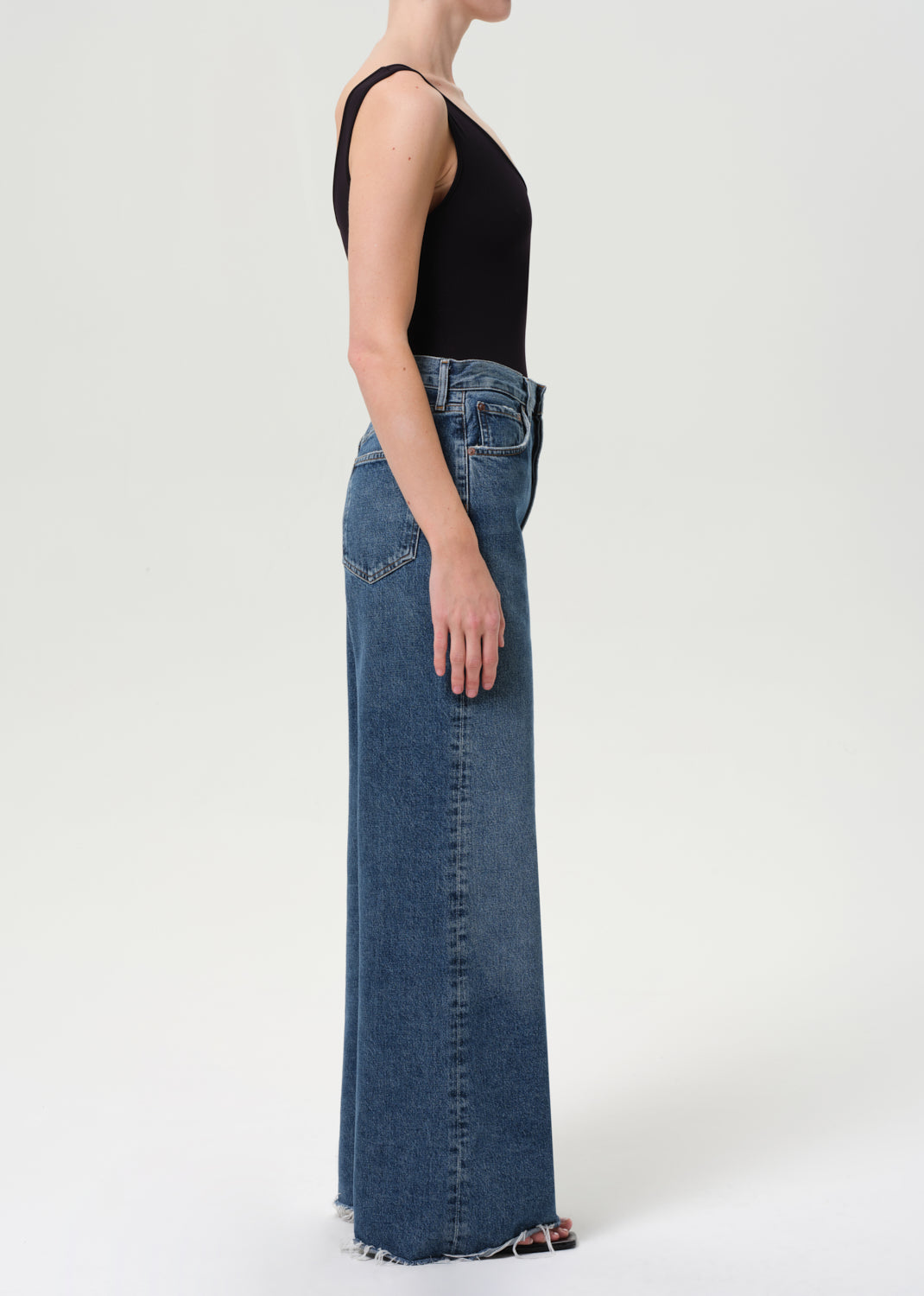 Dame High Rise Wide Leg No Cuff in Control side