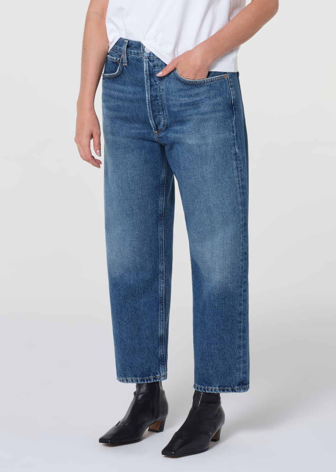 90s Crop Petite Jean in Bounty Front