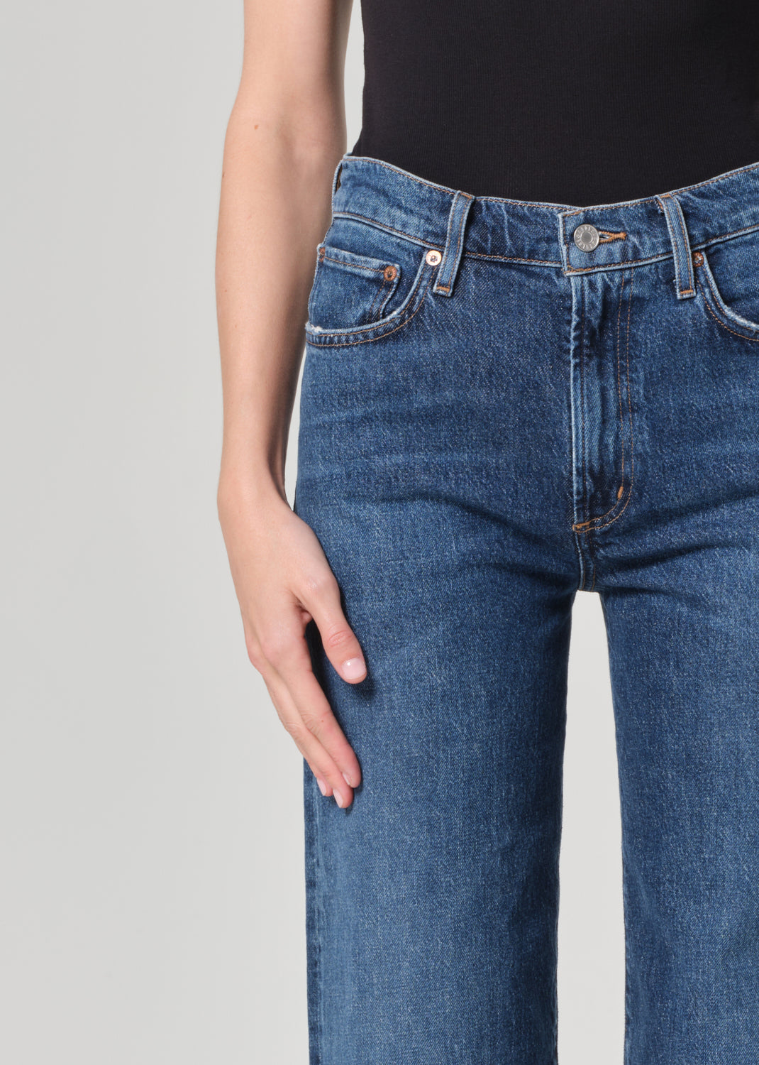 Harper Straight Jean (Stretch) in Tempo close up