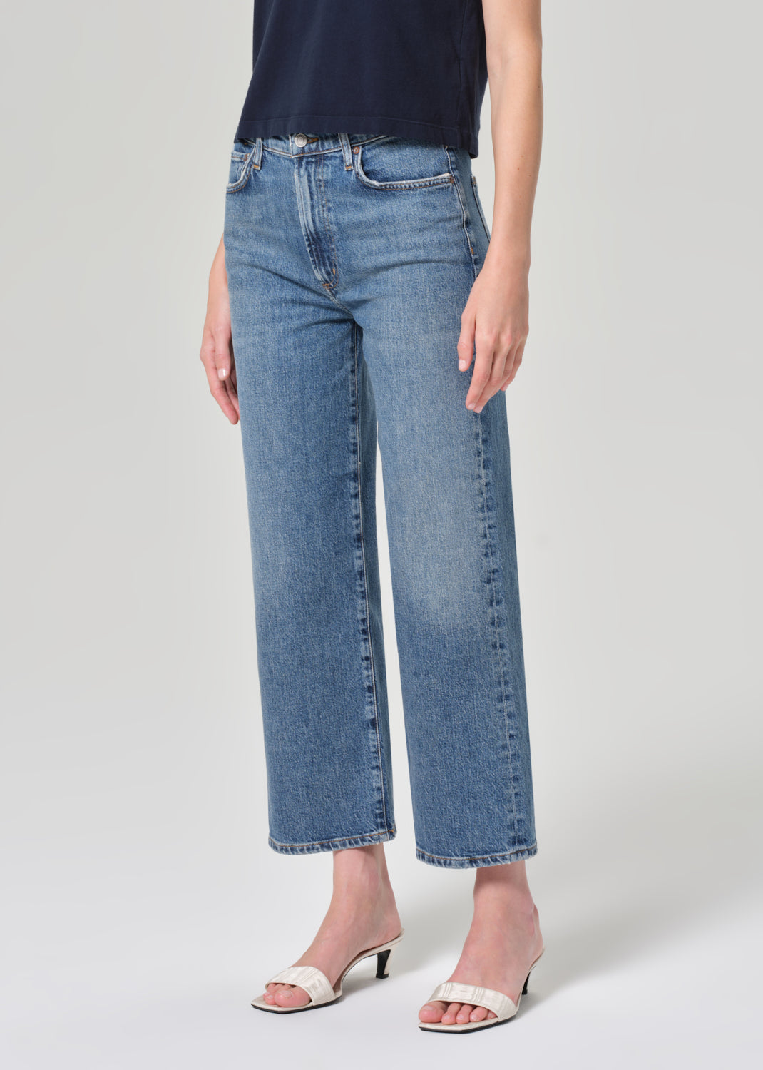 Harper Crop Jean in Moor up close