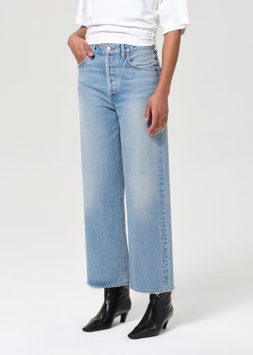 Ren Jean in Orten Front Slight Side