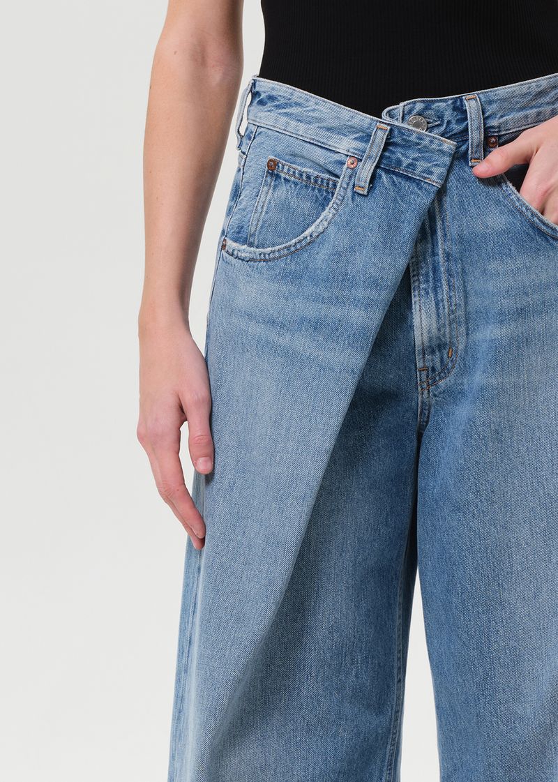 Vana Fold Jean in Mantra close up