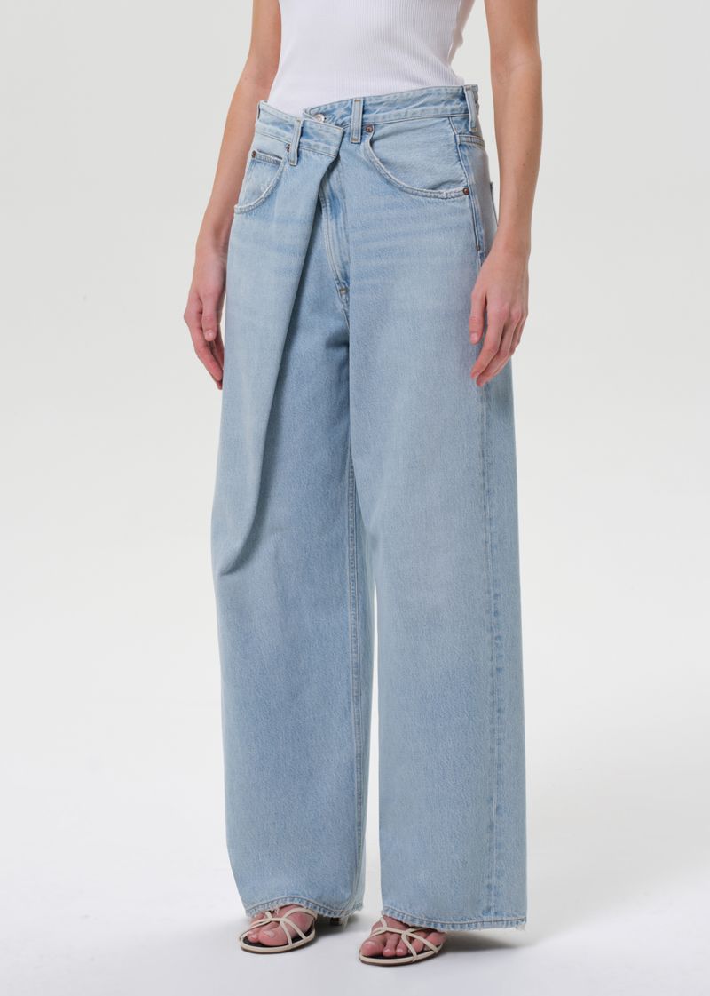 Vana Fold Jean in Spark close up