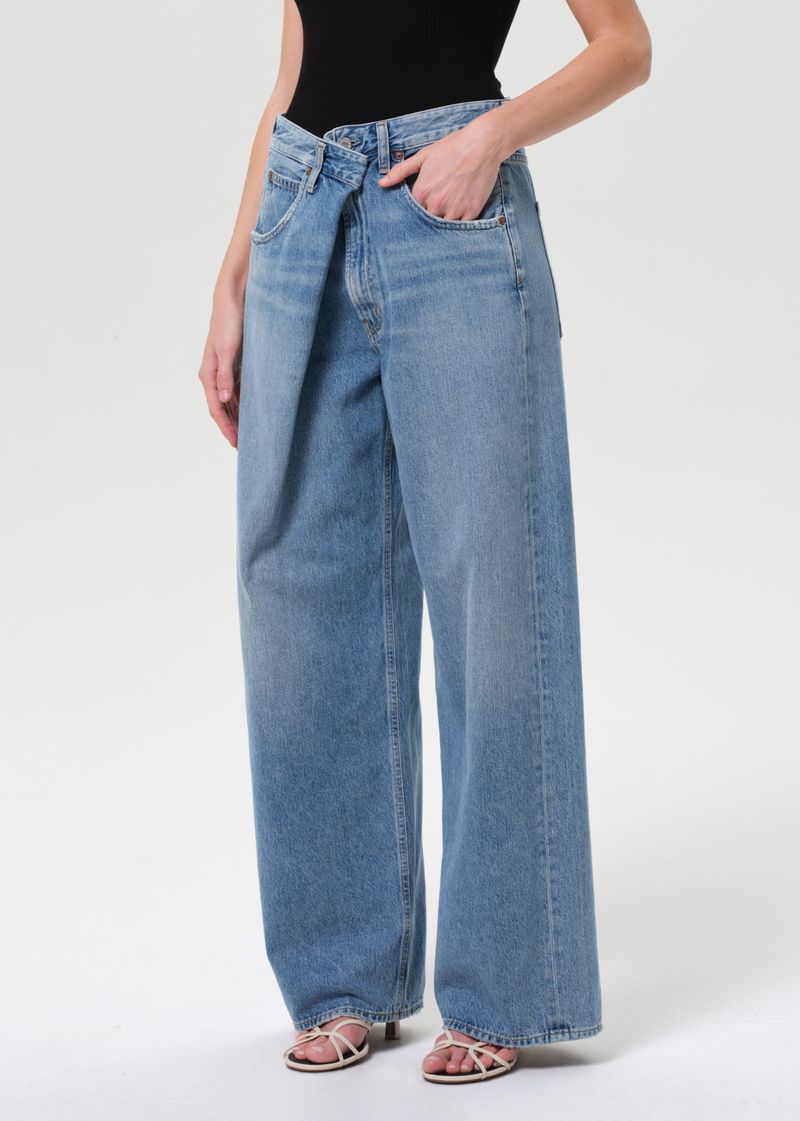 Vana Fold Jean in Mantra close up
