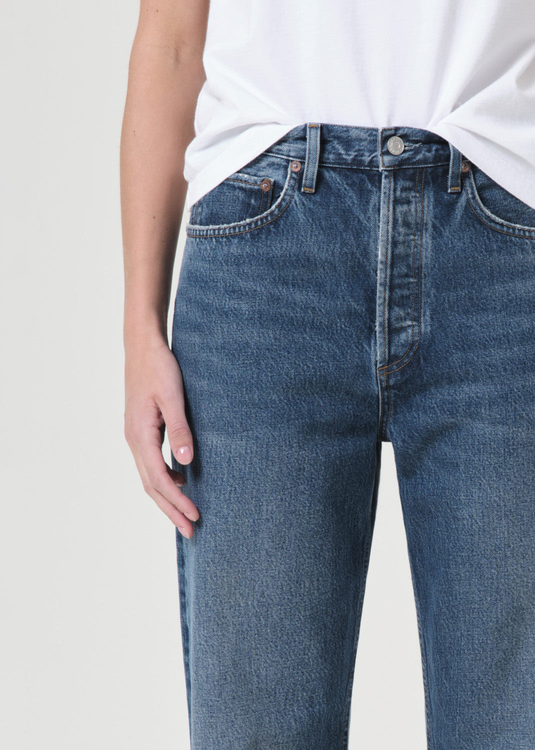 90S Jean Mid Rise Loose Fit in Essence detail