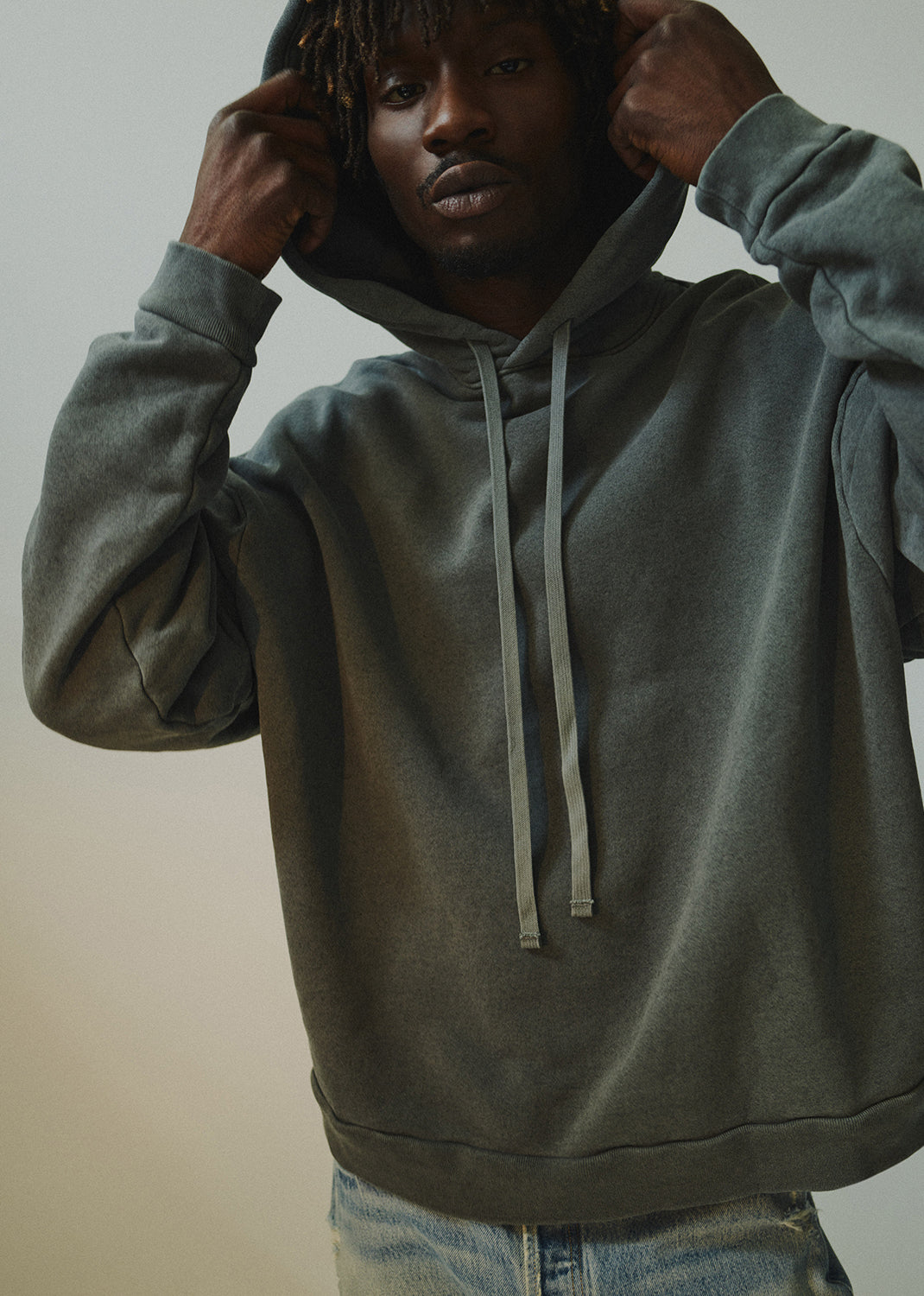 SALFORD HOODIE STRAND MODEL