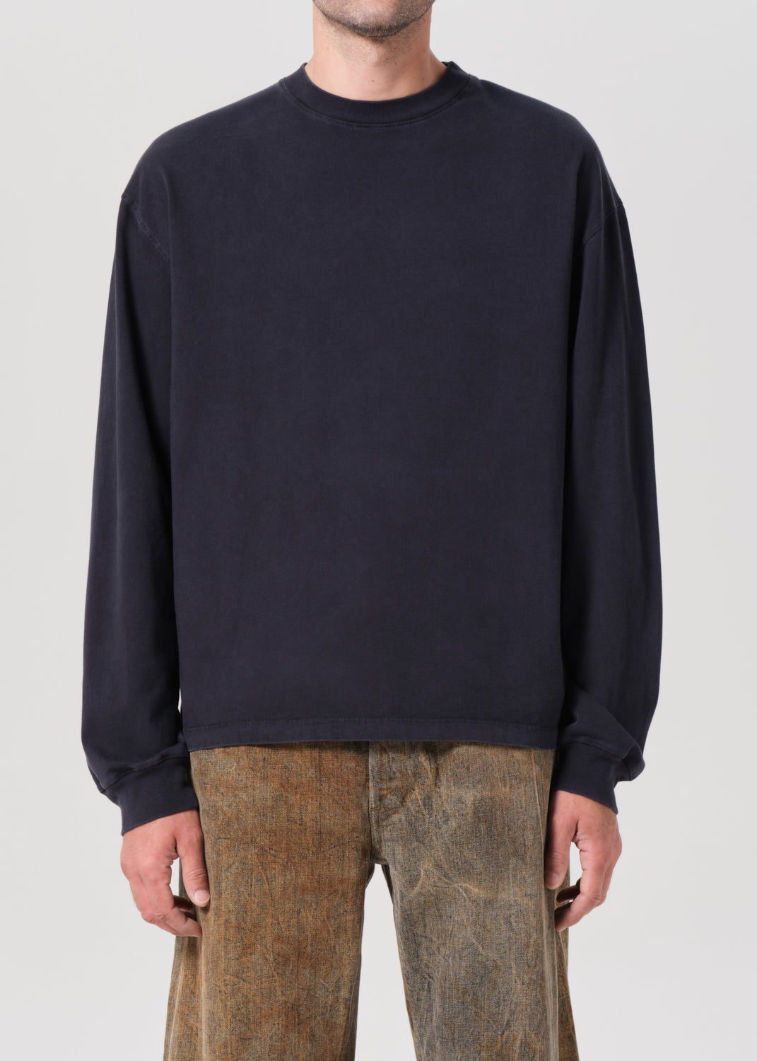 long sleeve asha tee in screen  model