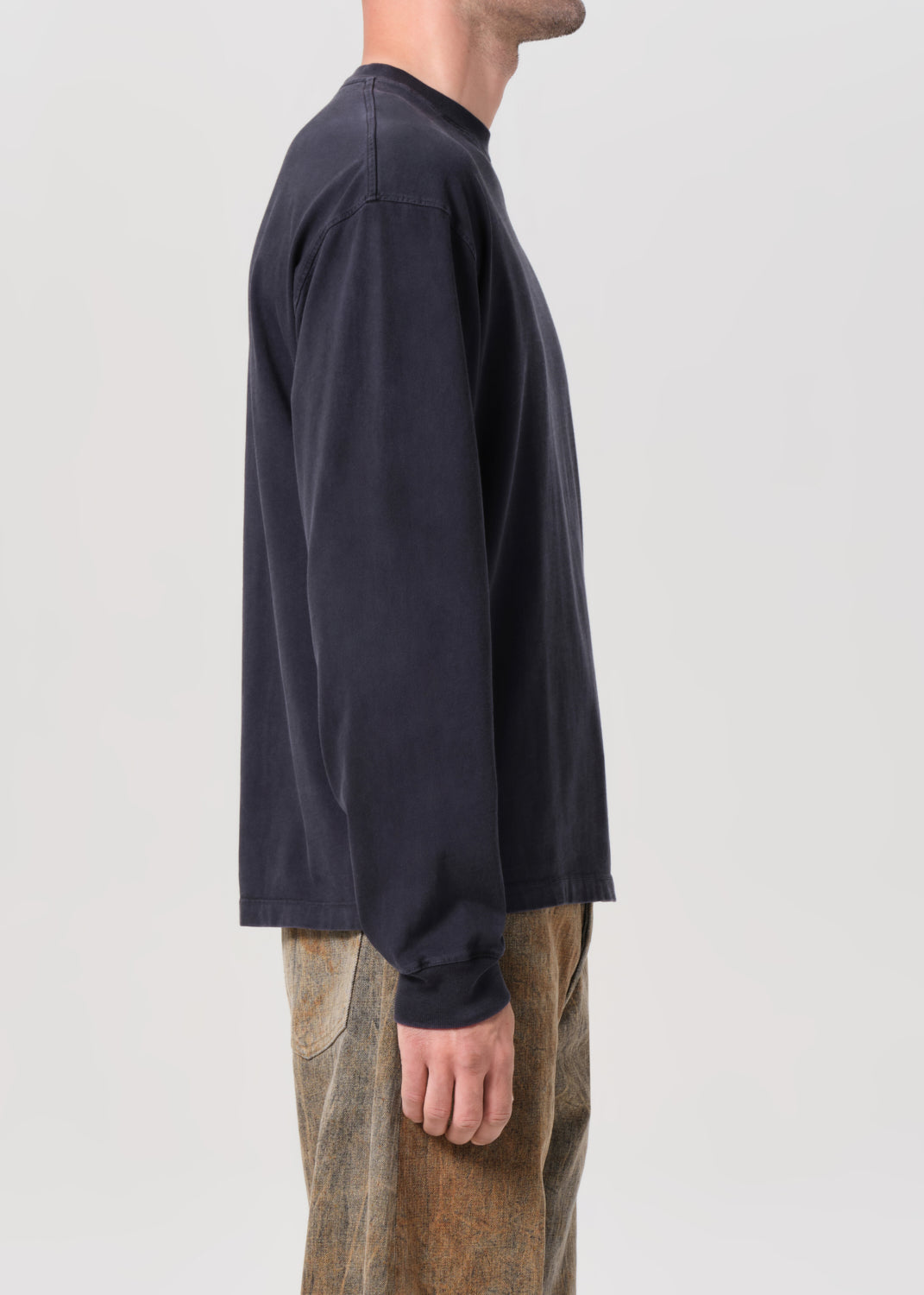 long sleeve asha tee in screen model