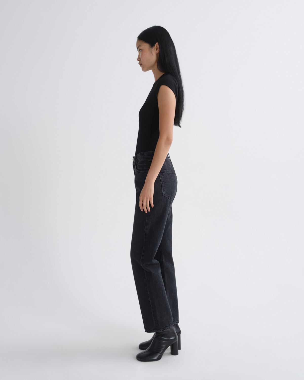 90's Pinch Waist High Rise Straight (Weightless) in Vanta