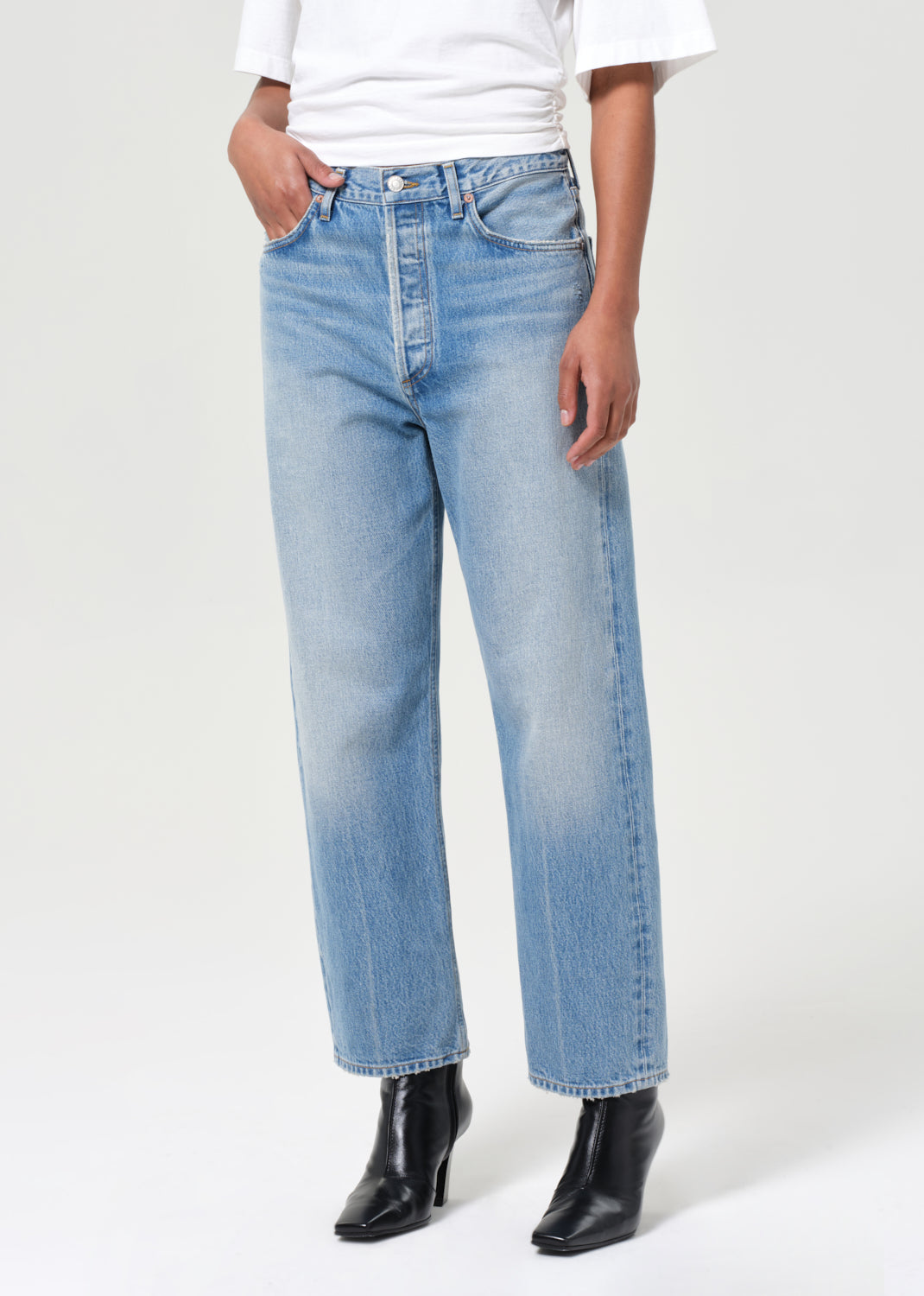 90s Crop Mid Rise Straight in Vault Front