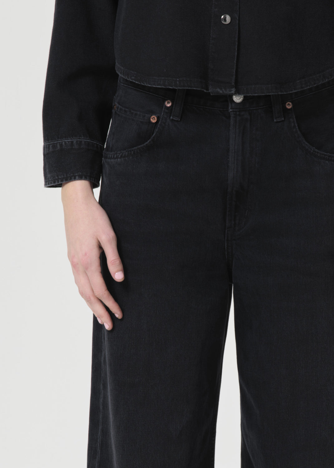 Low Curve Jean in Black Tar detail