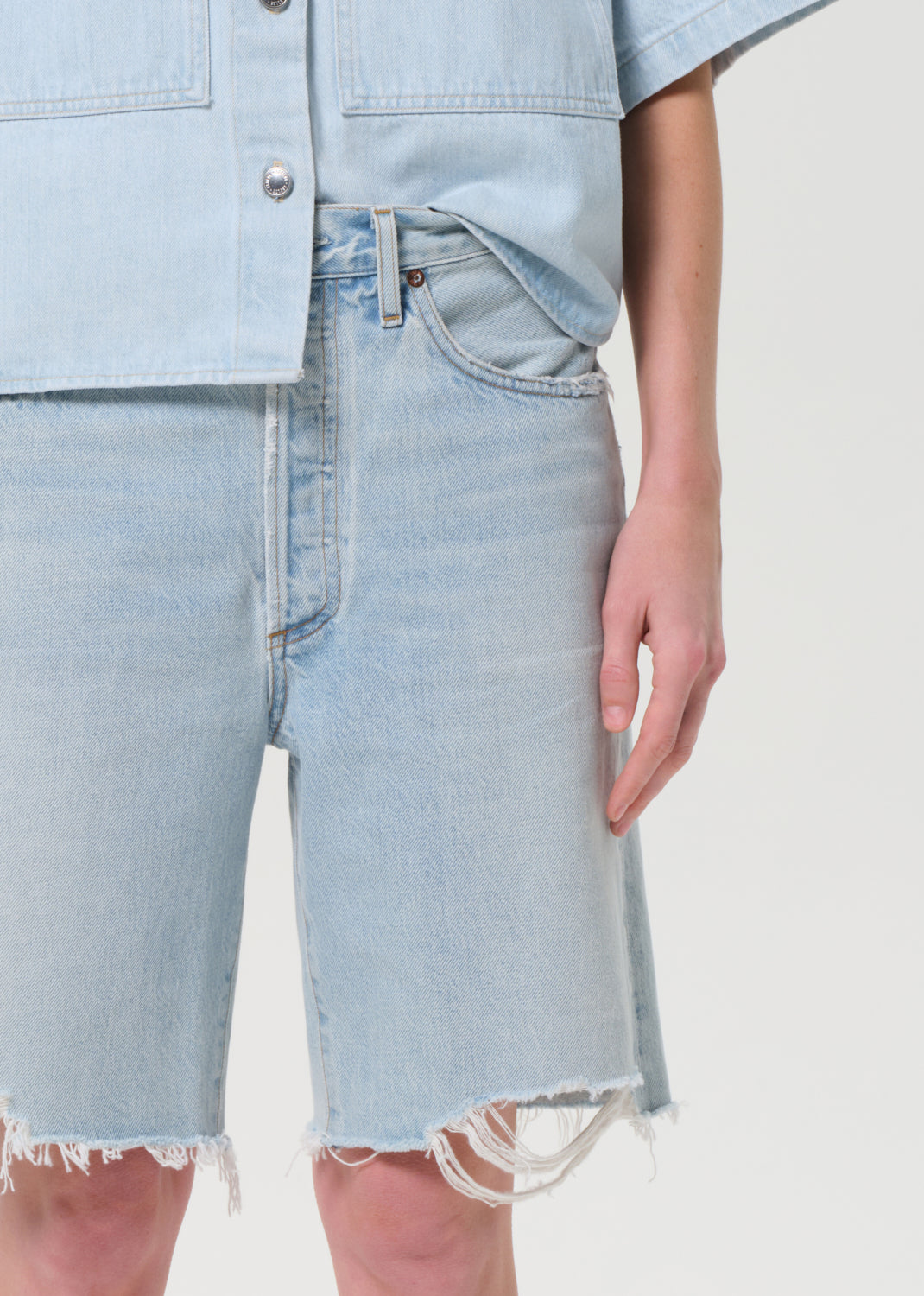 90S Mid Rise Loose Short in Fragment closse up 