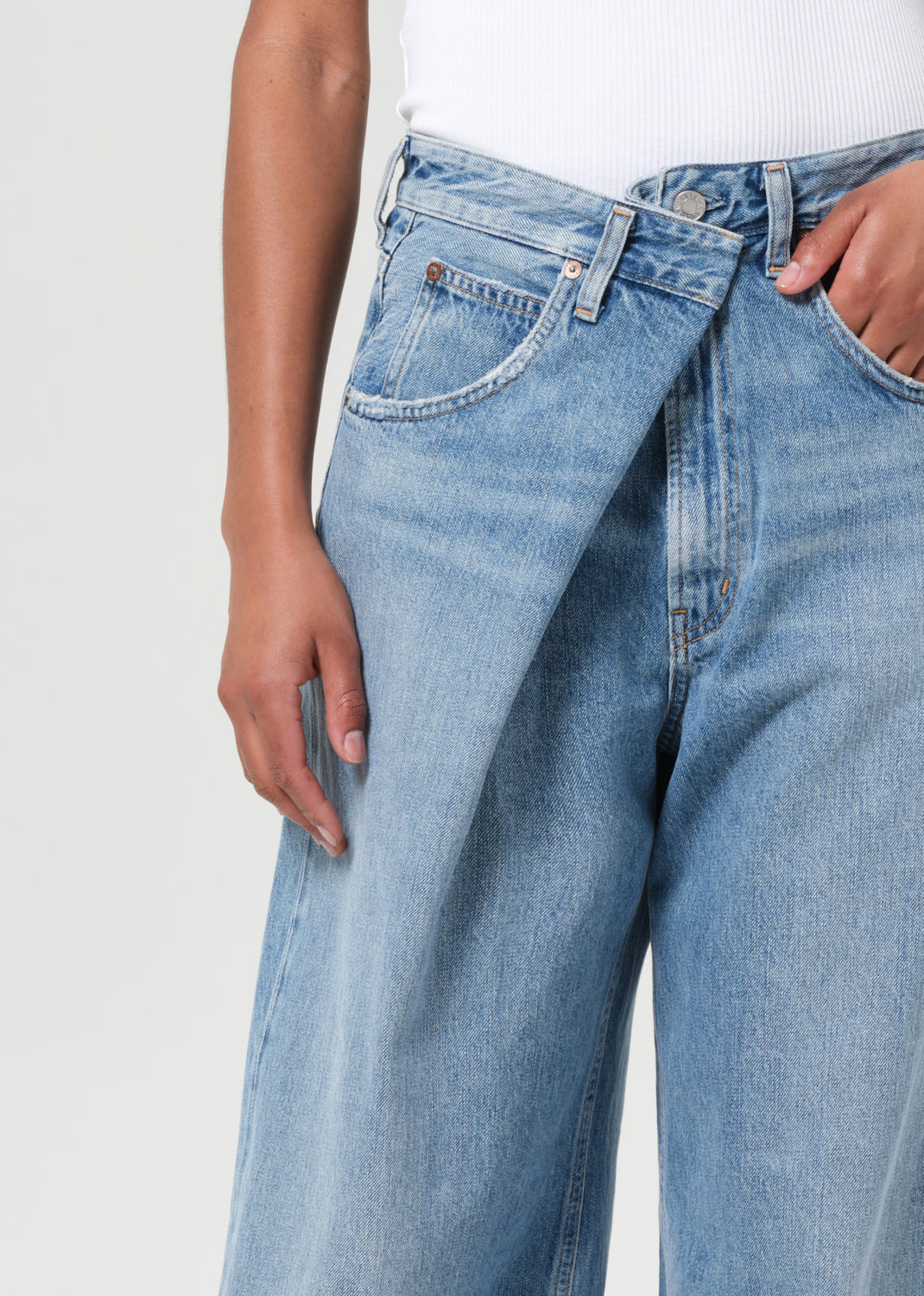 ボトムスその他 AGOLDE Wide Vana Fold white jeans Vana Fold Jean in Comb – AGOLDE