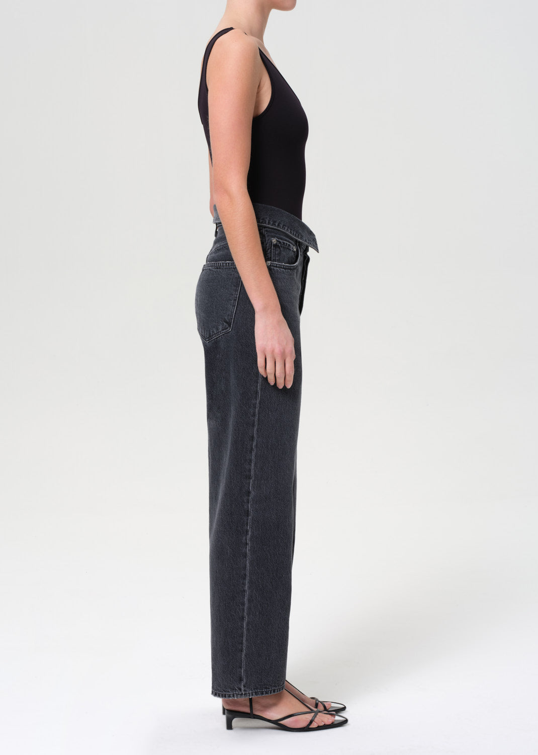 Echo Taper Flip Waistband Jean in Zephyr side