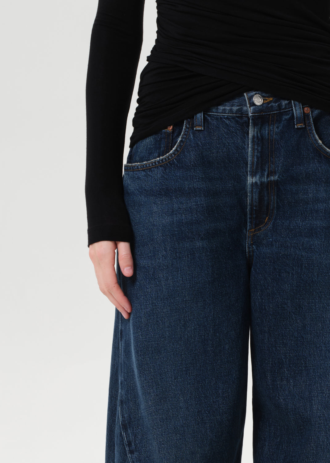 Agolde Cleo Jean in Twisted デニムパンツ Agolde Cleo Jean in Twisted デニムパンツ
