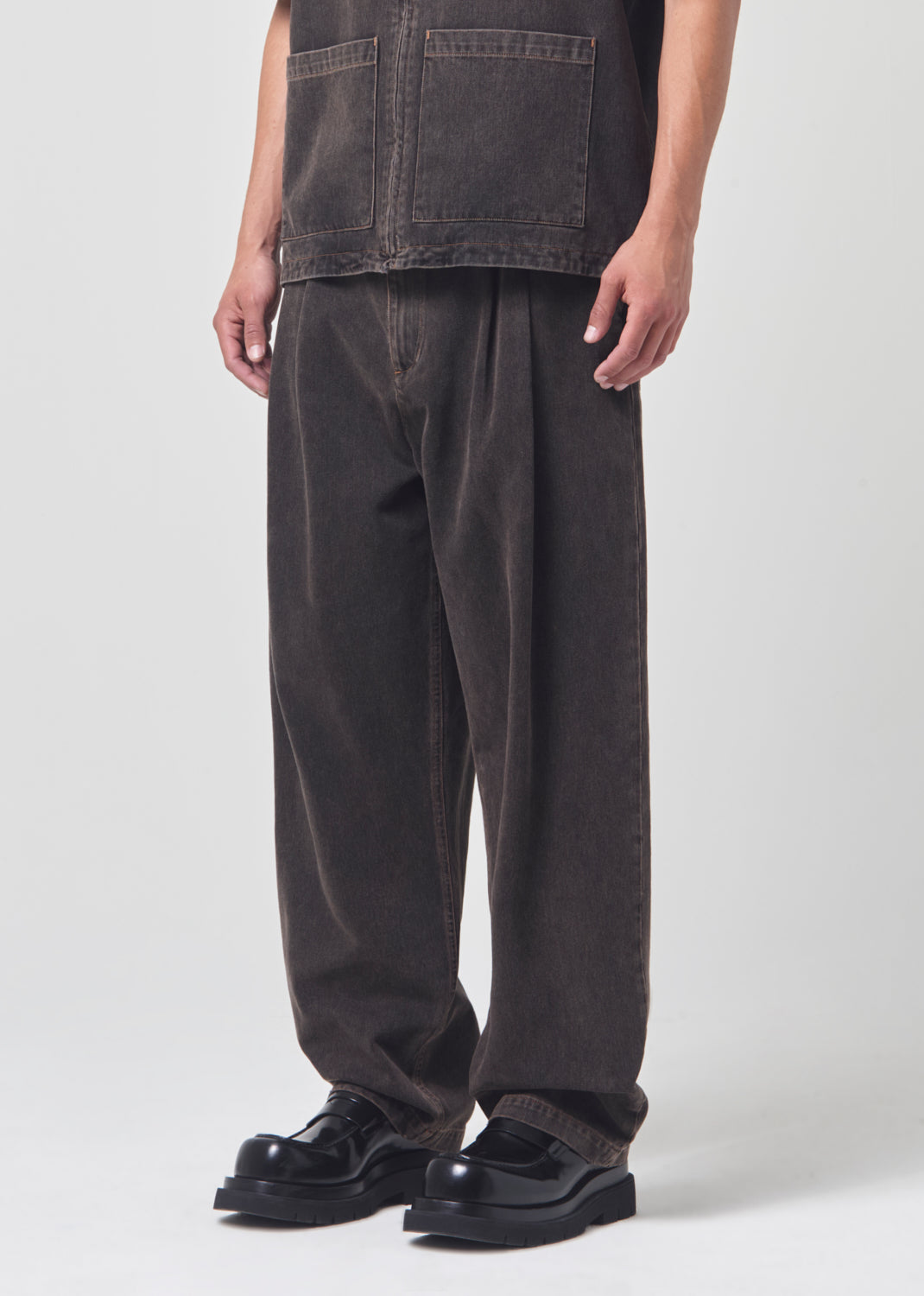 Slater Trouser in Umber close up