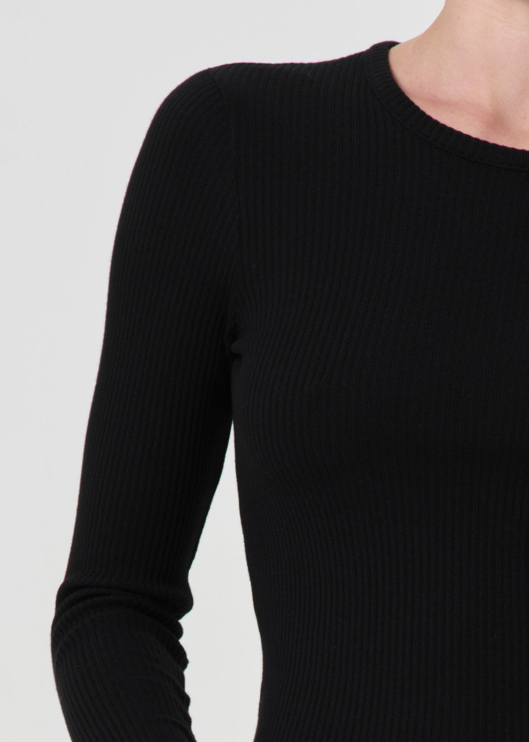 Alma Shrunken Crewneck in Black detail