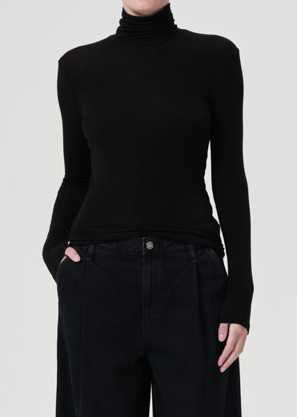 Pascale Turtleneck in Black – AGOLDE