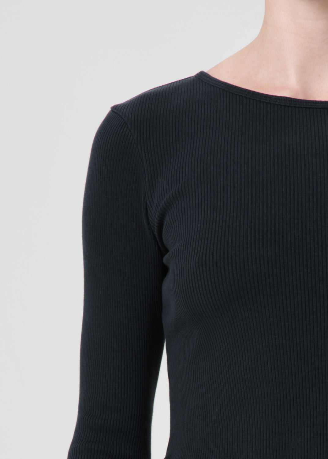 Nova Long Sleeve Tee in Beetle detail