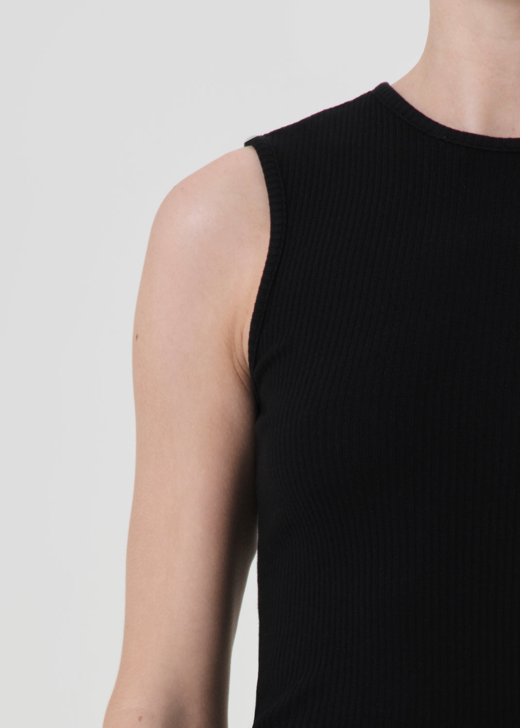 Binx Tank in Black detail