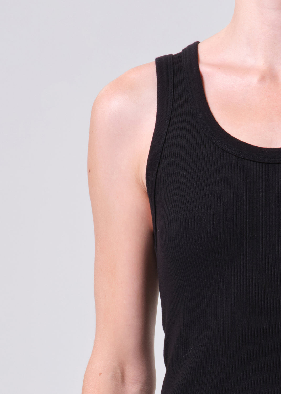 新品　【AGOLDE/エーゴールドイー】 POPPY TANK ブラック Shrunken Poppy Tank in Black – AGOLDE