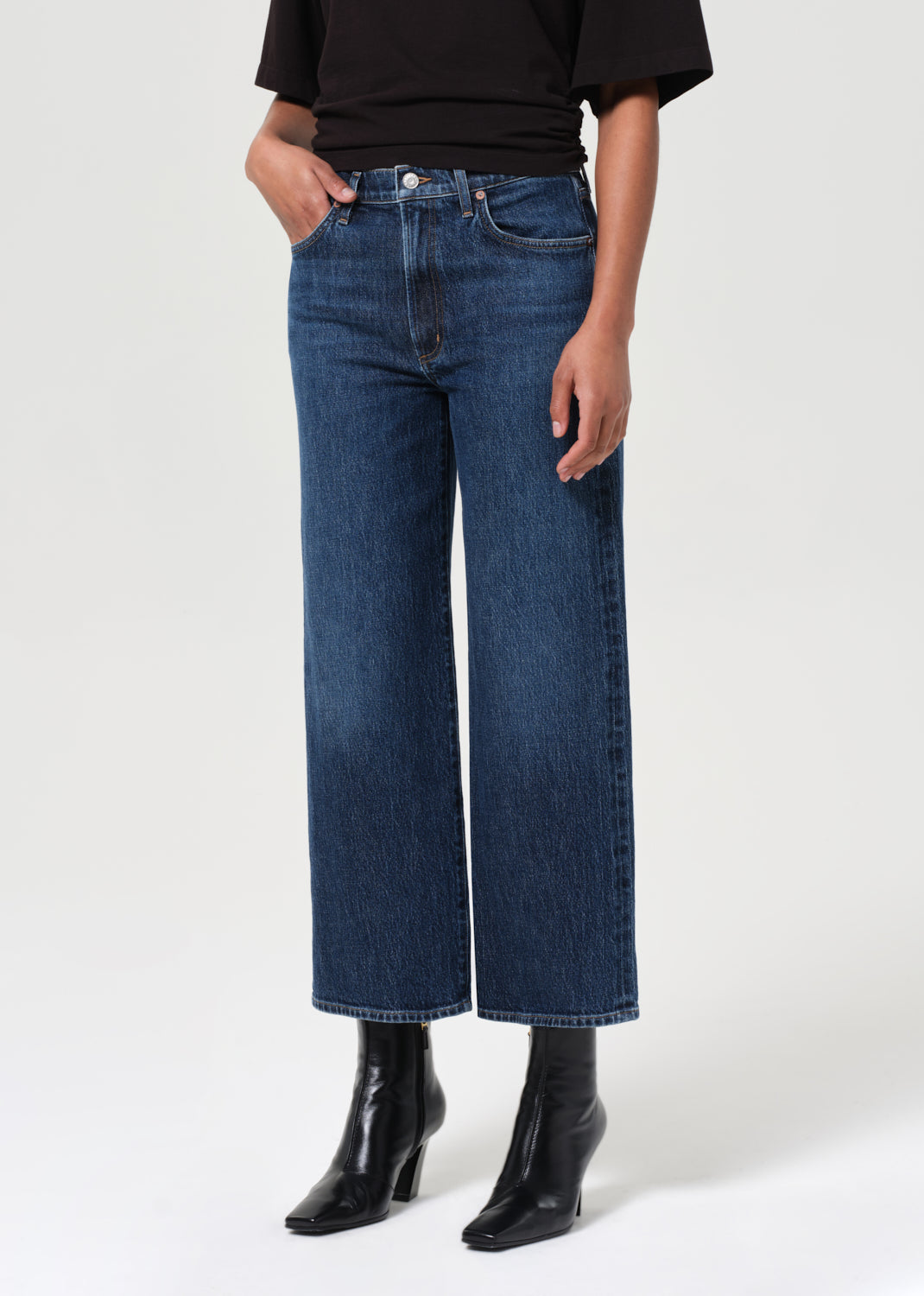 Harper Crop Jean in Echo Front