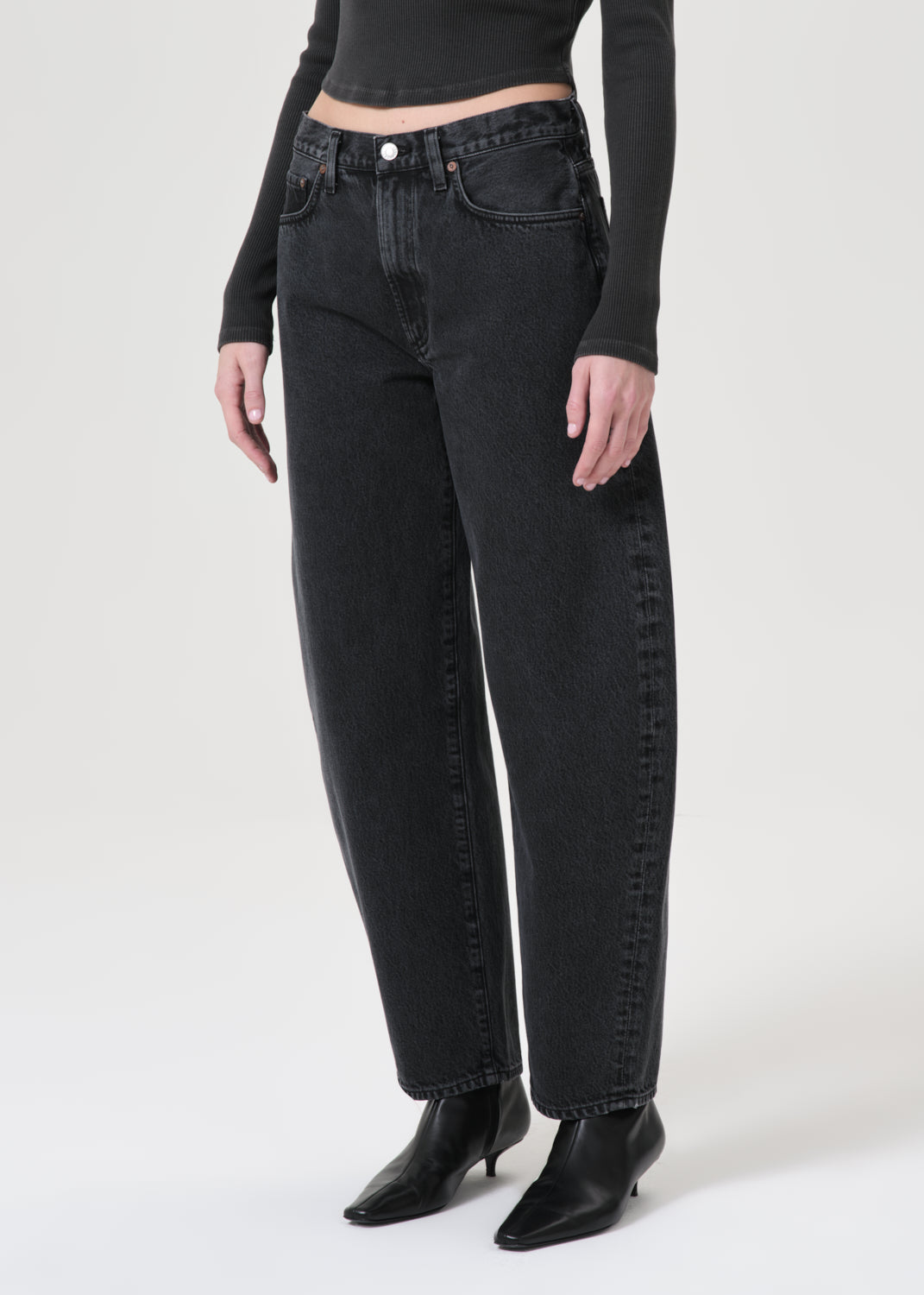 Balloon Jean in Black Tea front