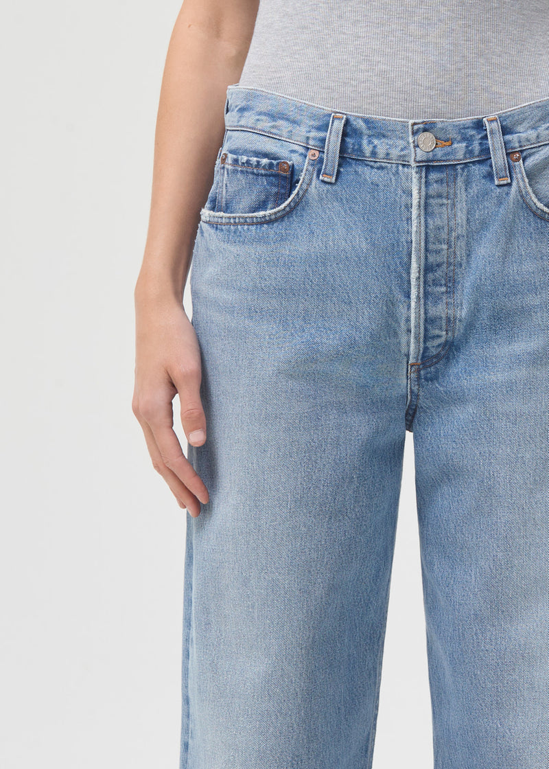 Low Rise Baggy jean void  detail